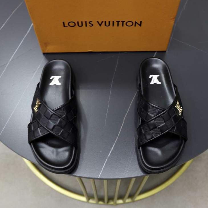 Picture of Louis Vuitton Slippers _SKULVsz38-45hnh03381013